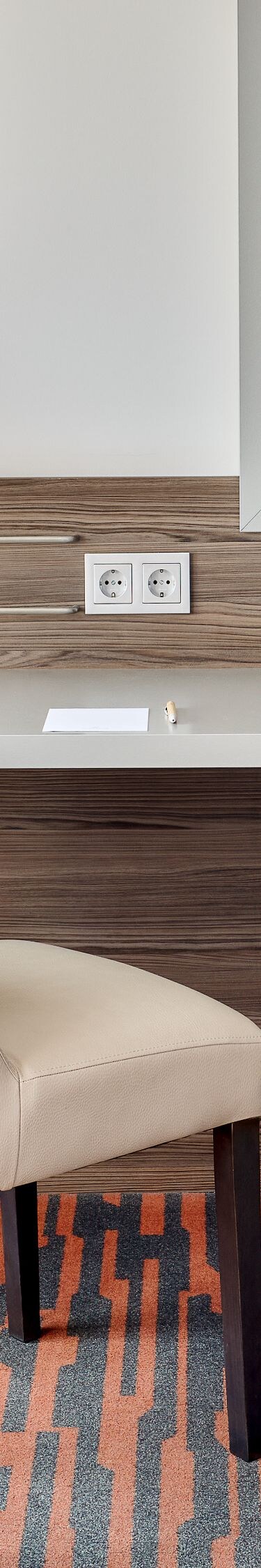 Schreibtisch, Flachbildschirm