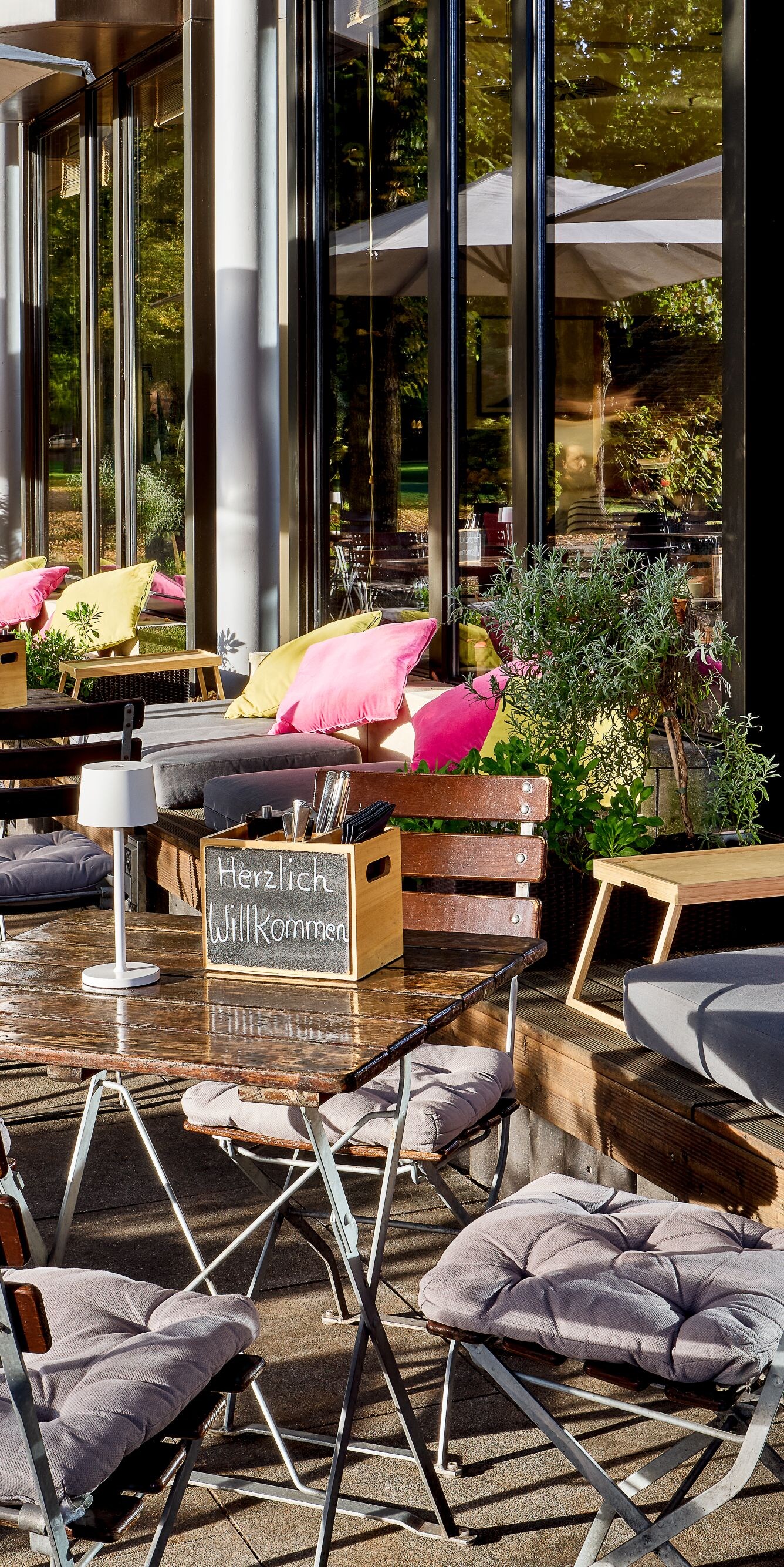 Terrasse, Treffpunkt im Freien, Speisen und Getränke