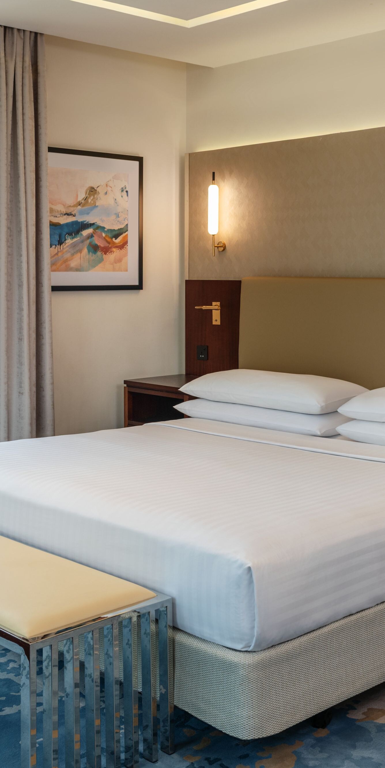 Penthouse - slaapkamer met een kingsize bed.