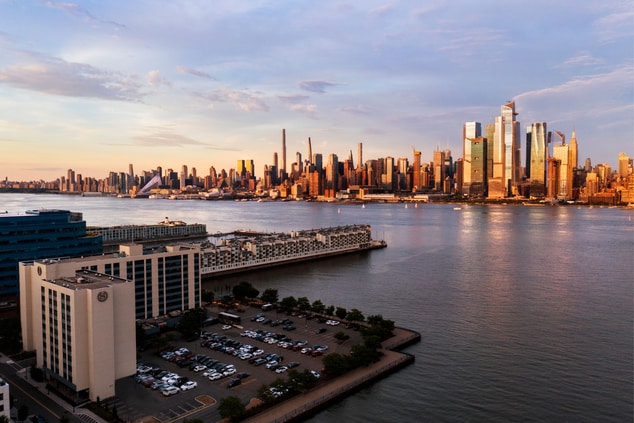 View of hotel and Manhattan Skyline