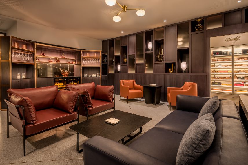 Davidoff Lounge with seating area, bar and humidor