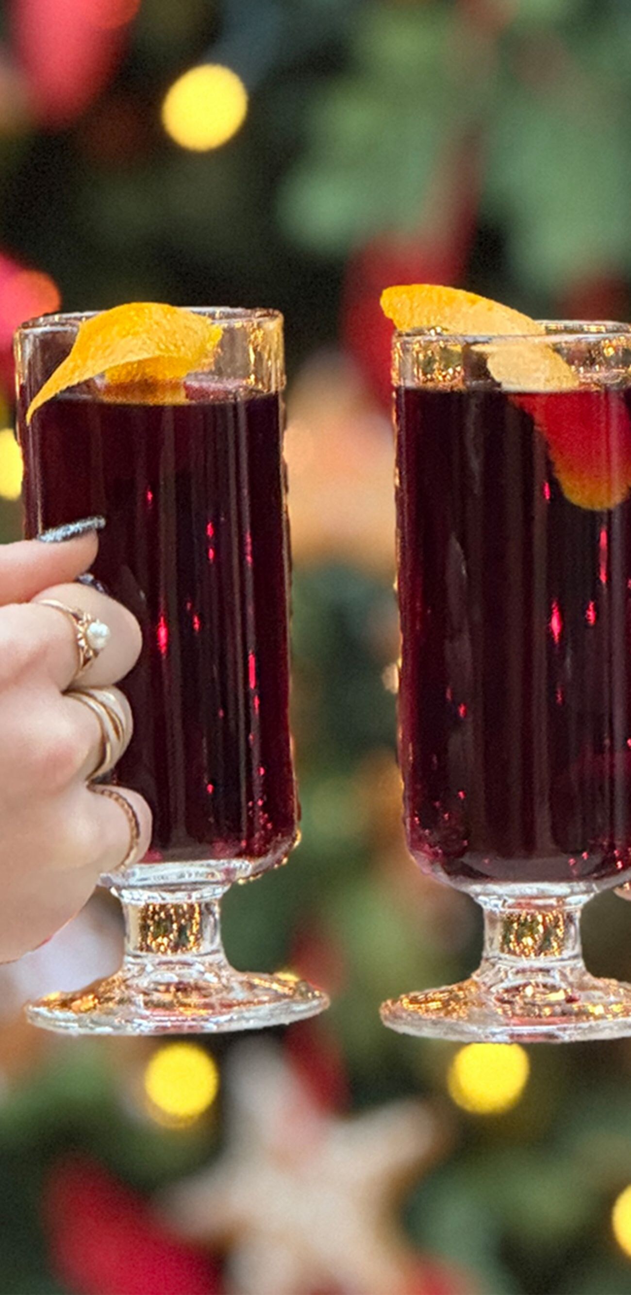 glasses filled with dark red mulled wine