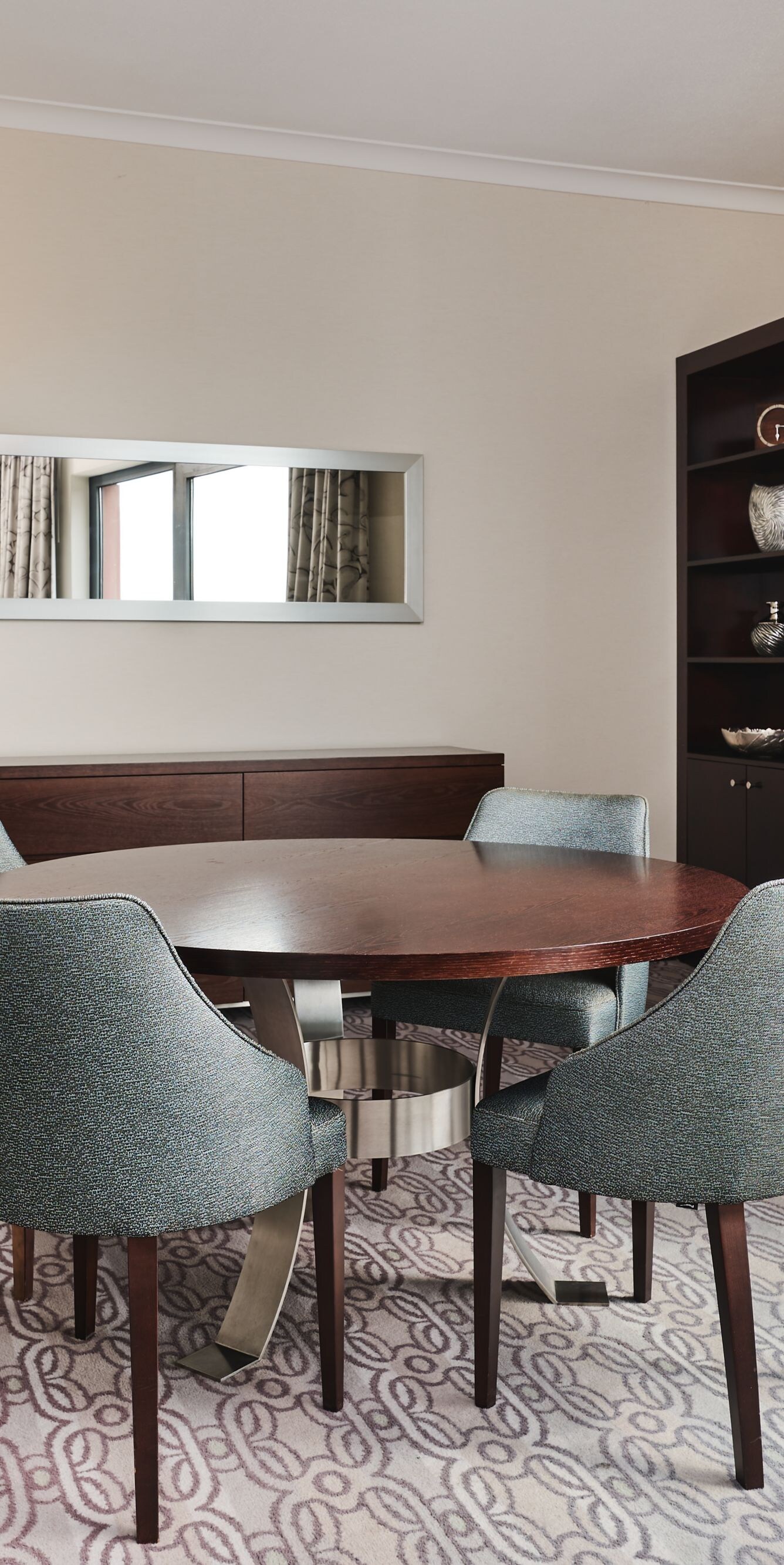 Grand Deluxe Suite dining area