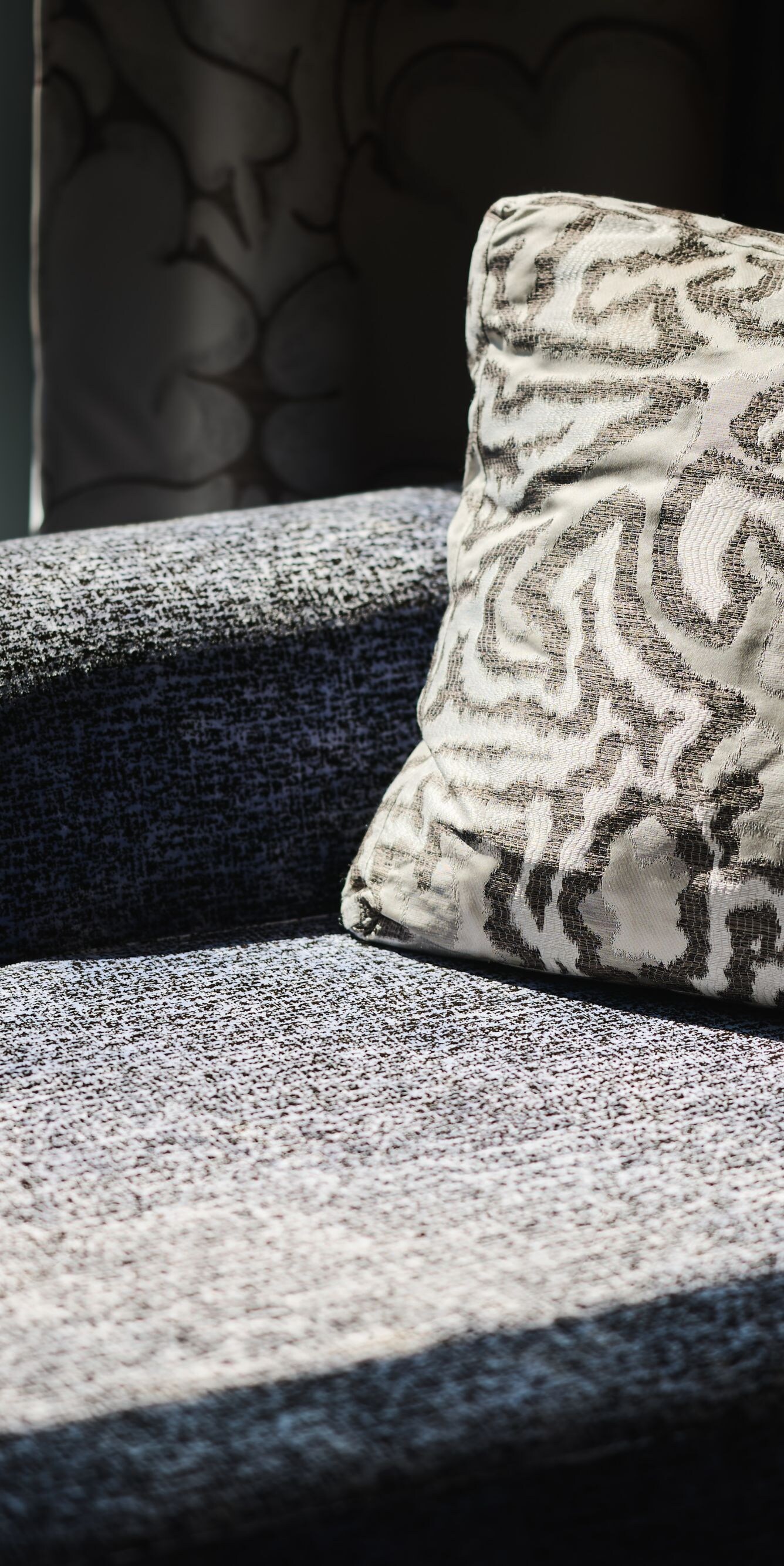 Chaise lounge with side table