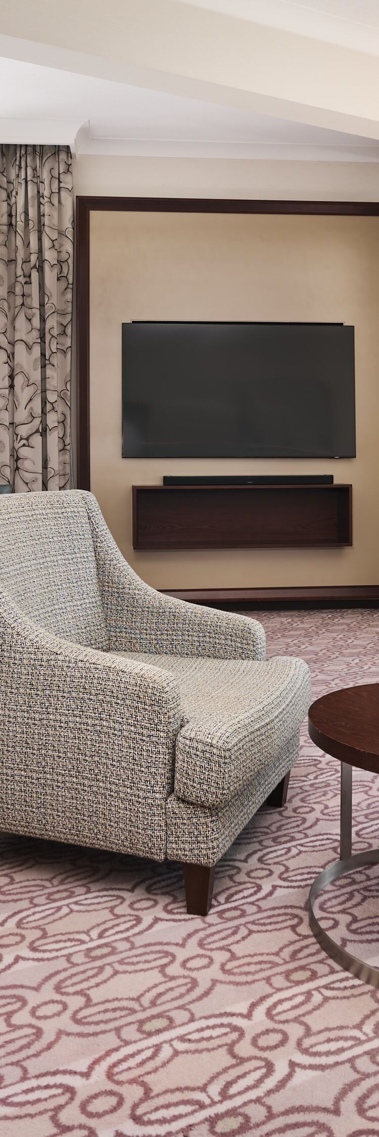 Grand Deluxe Suite living room 