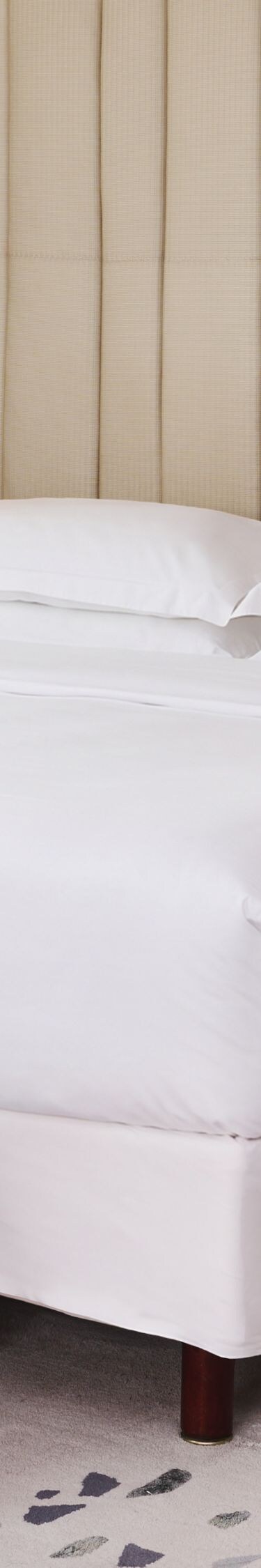 King bed in Wawel Royal Suite