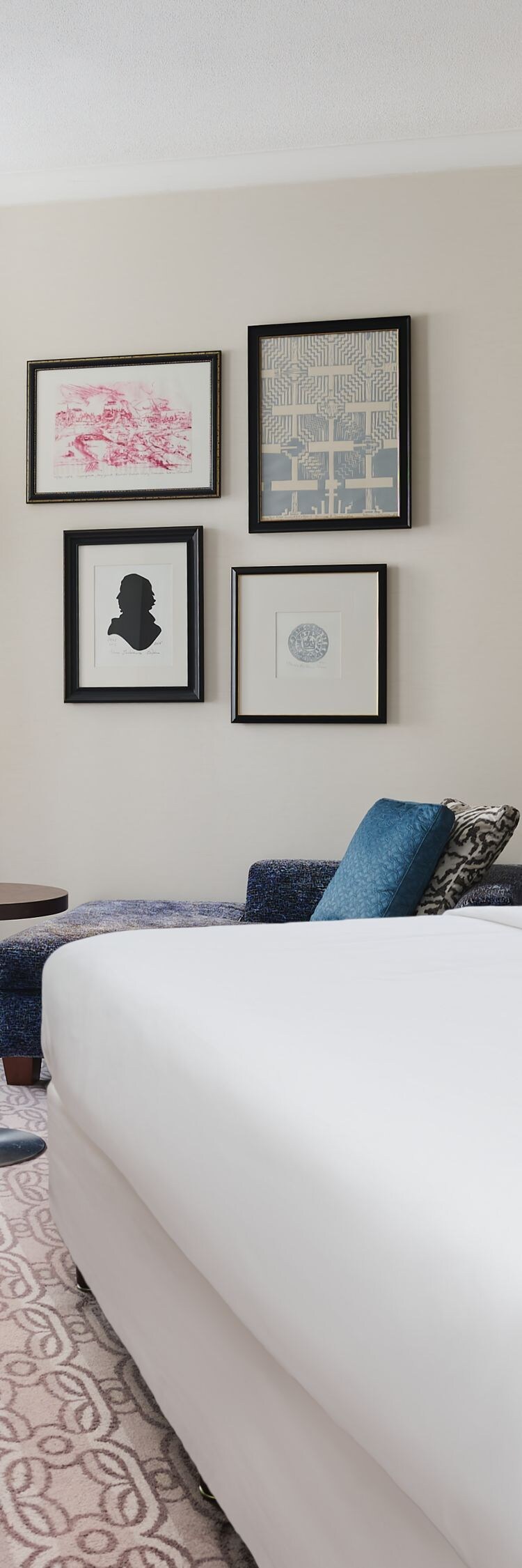 Deluxe Room with king bed and seating area