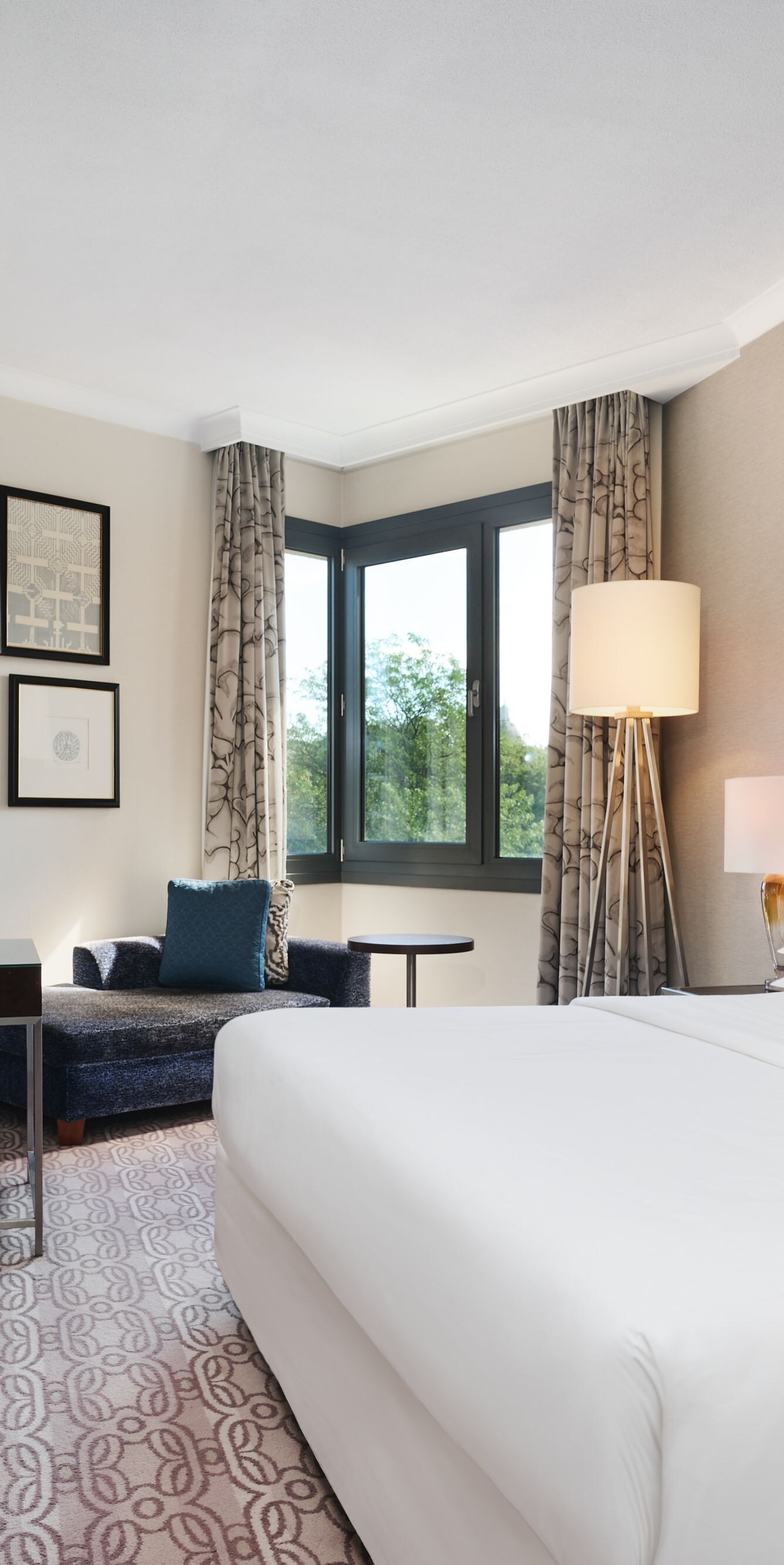 Grand Deluxe/Premium Room with king bed 