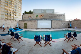 Cinema à beira da piscina