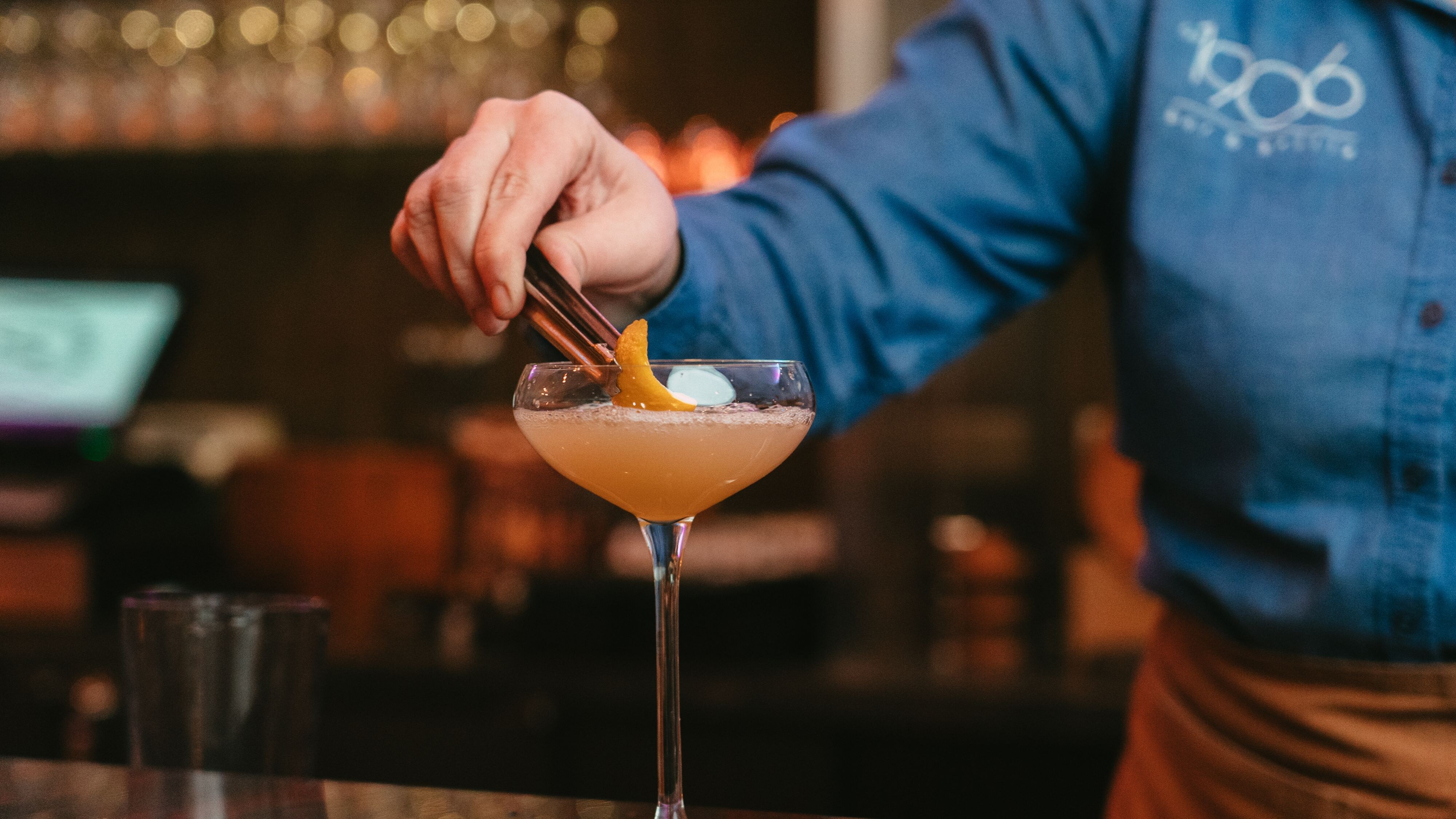 OP1906 Bar & Grille Happy Hour