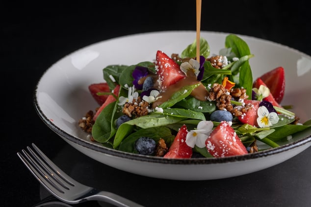 Spinach and berry salad