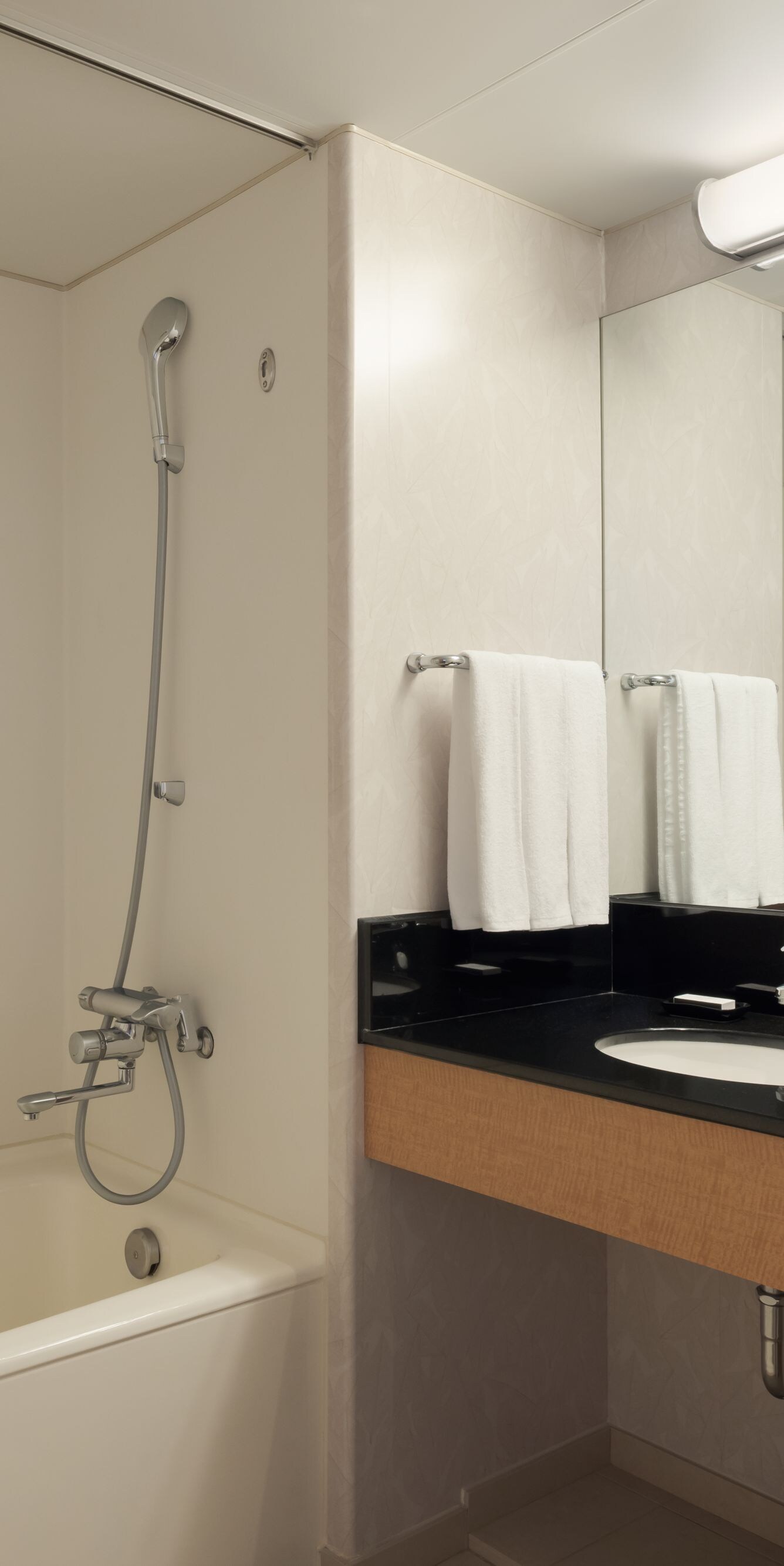 Premium Sheraton Super King Bathroom