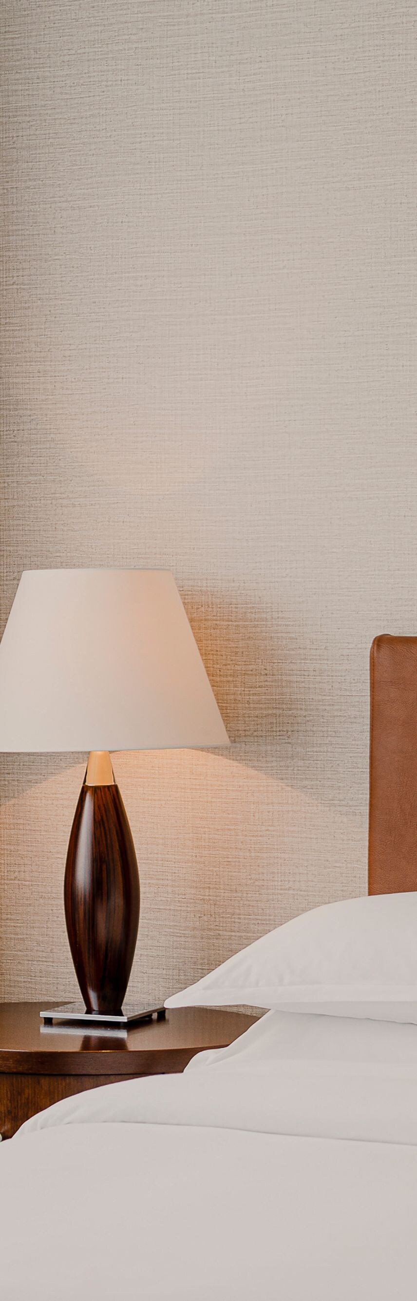 Hotelzimmer – Bett im Innenbereich