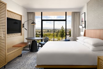 Guest room, king, city view, balcony