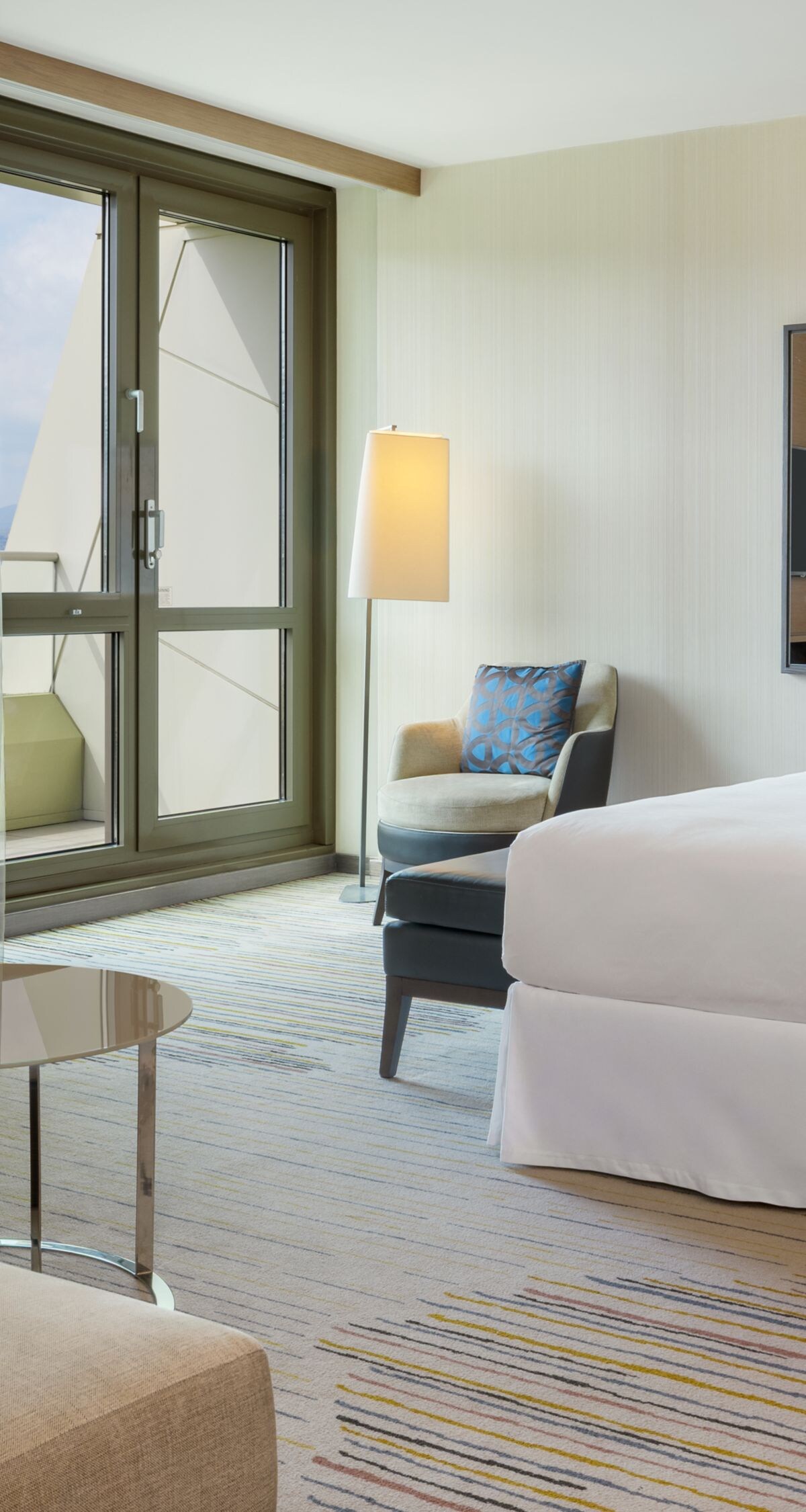Gesamtansicht des Premium Zimmers mit Kingsize-Bett 