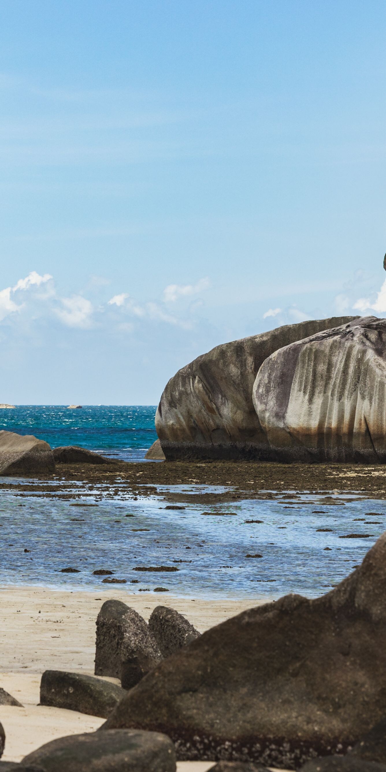 Formasi batu granit di sebuah pulau di Belitung