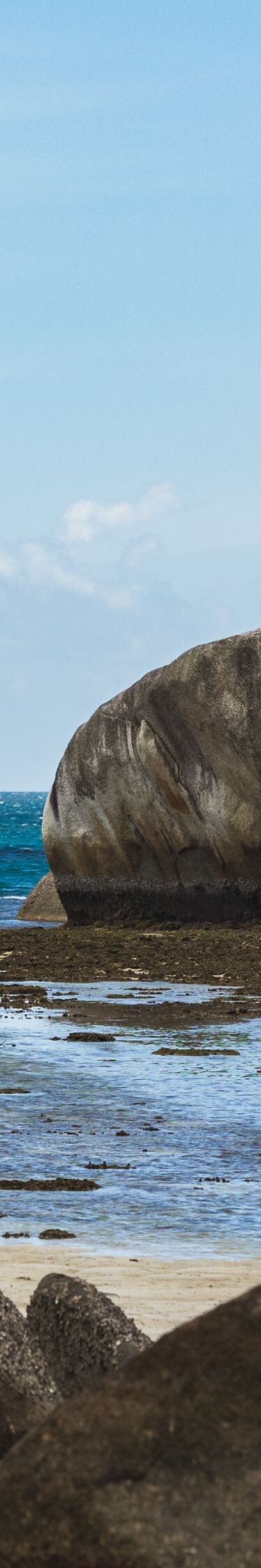 Formasi batu granit di sebuah pulau di Belitung