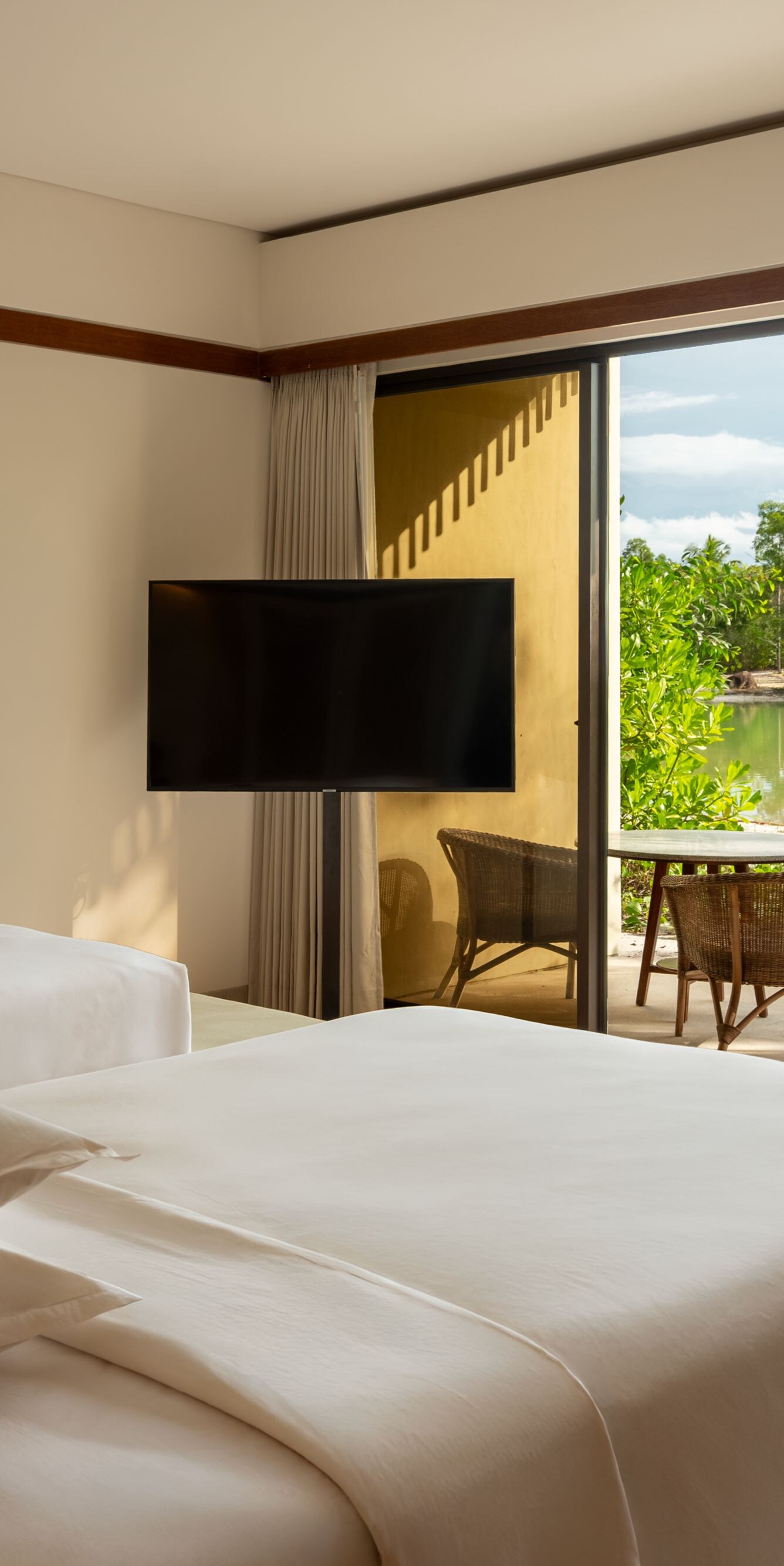 Kamar Deluxe Twin yang menghadap laguna