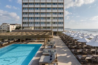فندق شيراتون جراند في تل أبيب - مسبح خارجي