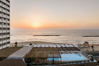 المسبح الخارجي لفندق شيراتون جراند في تل أبيب