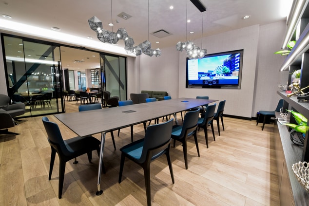 Meeting room with direct access to the club lounge
