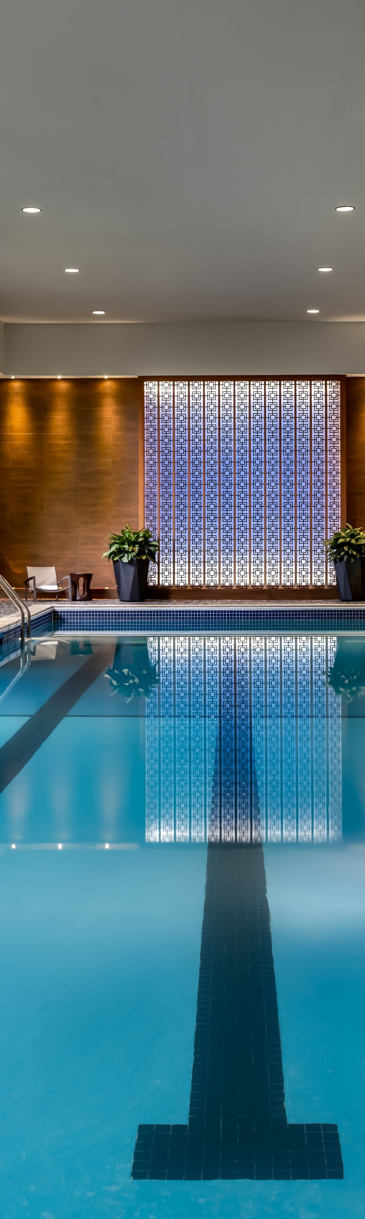 Hotel in Montreal Pool