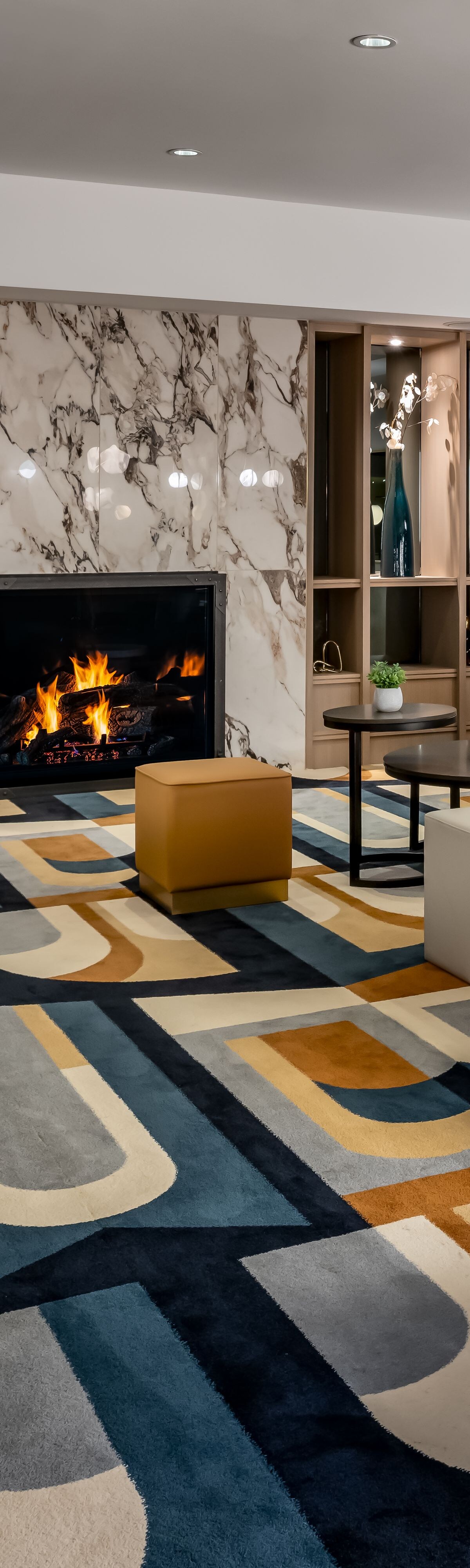 lounge, lobby