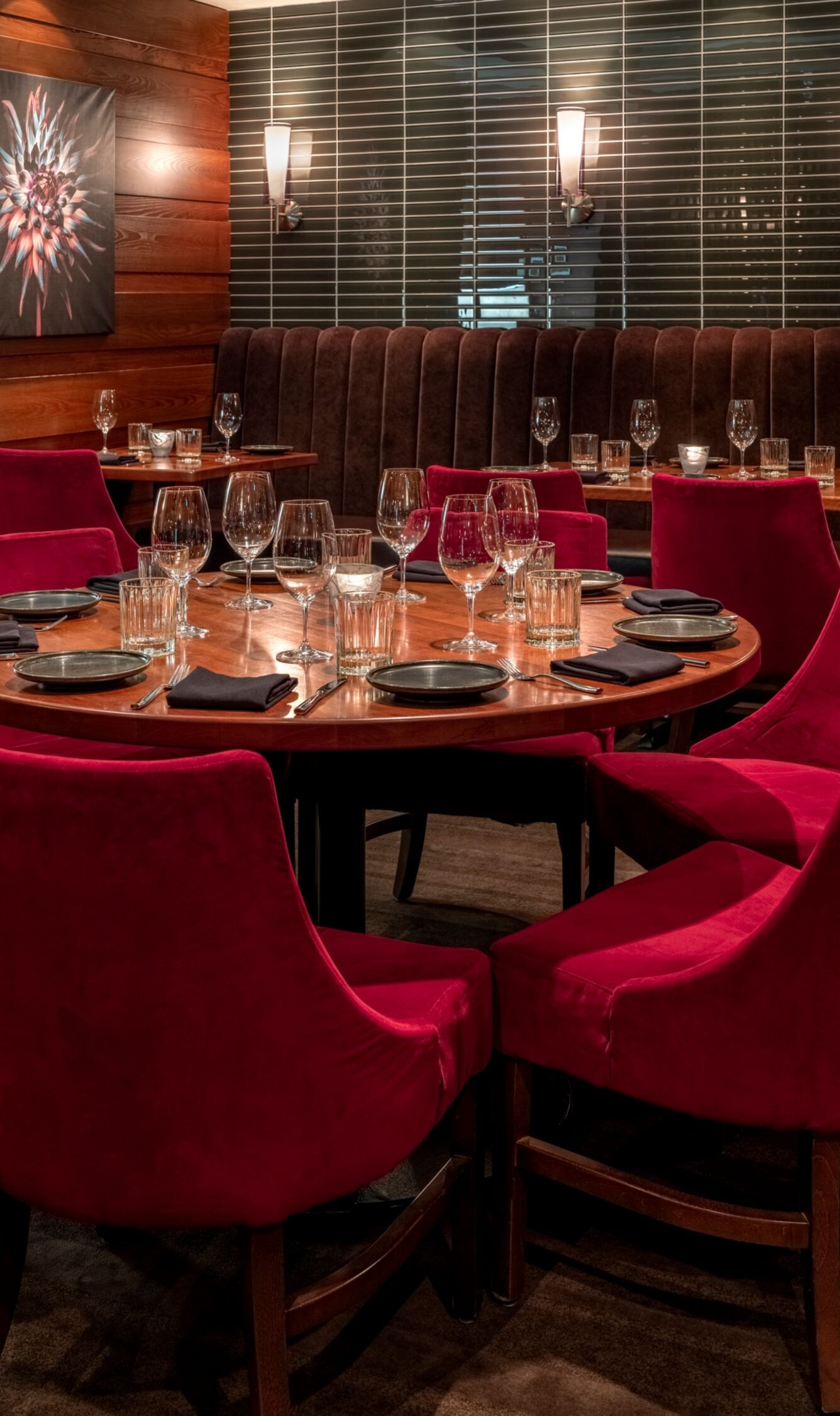 Table, chairs, fine dining set up