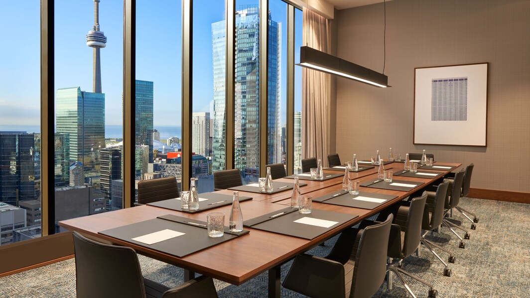Зал для совещаний Executive с видом из панорамных окон