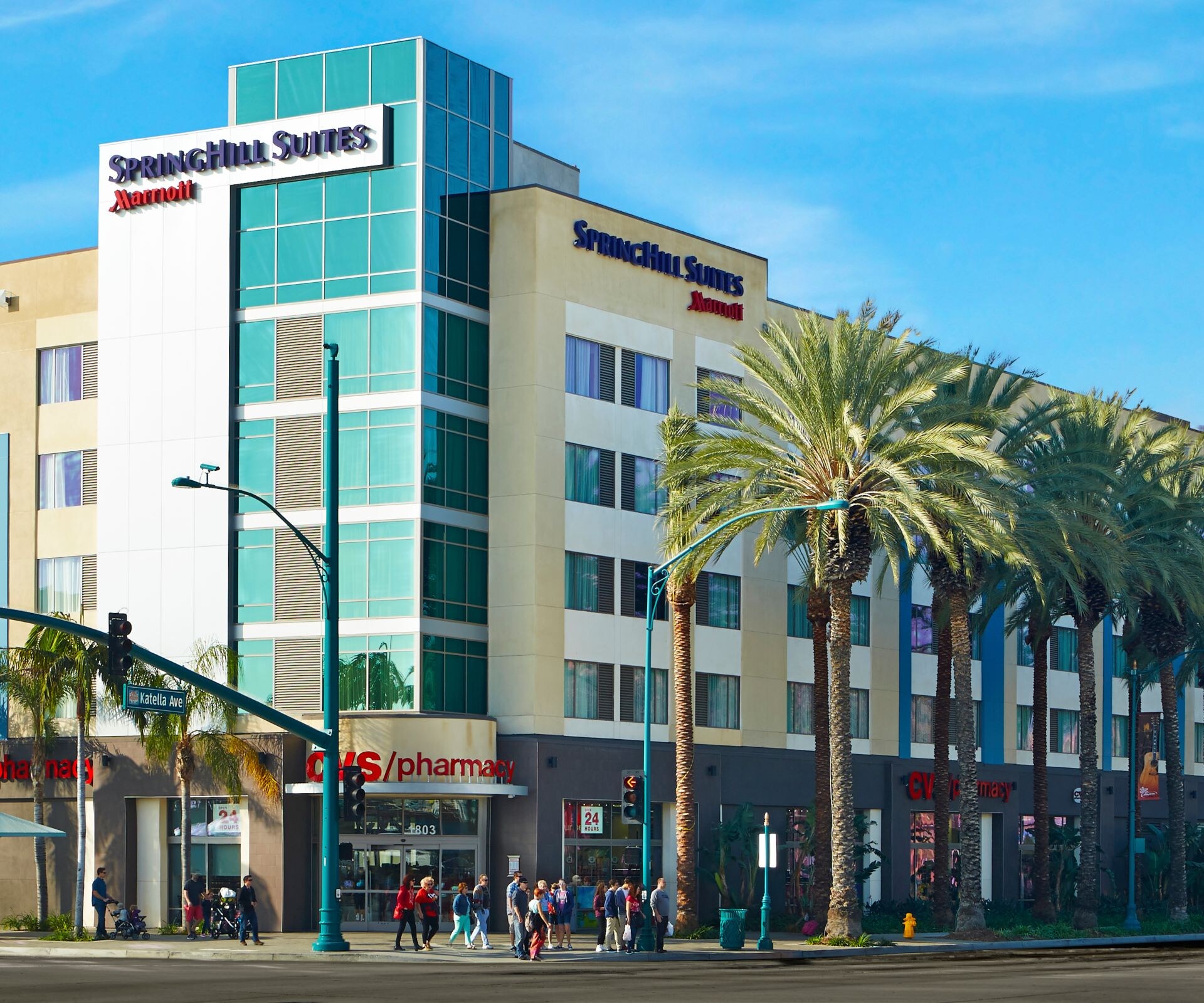 Vista exterior diurna del hotel SpringHill Suites at Anaheim Resort/Convention Center
