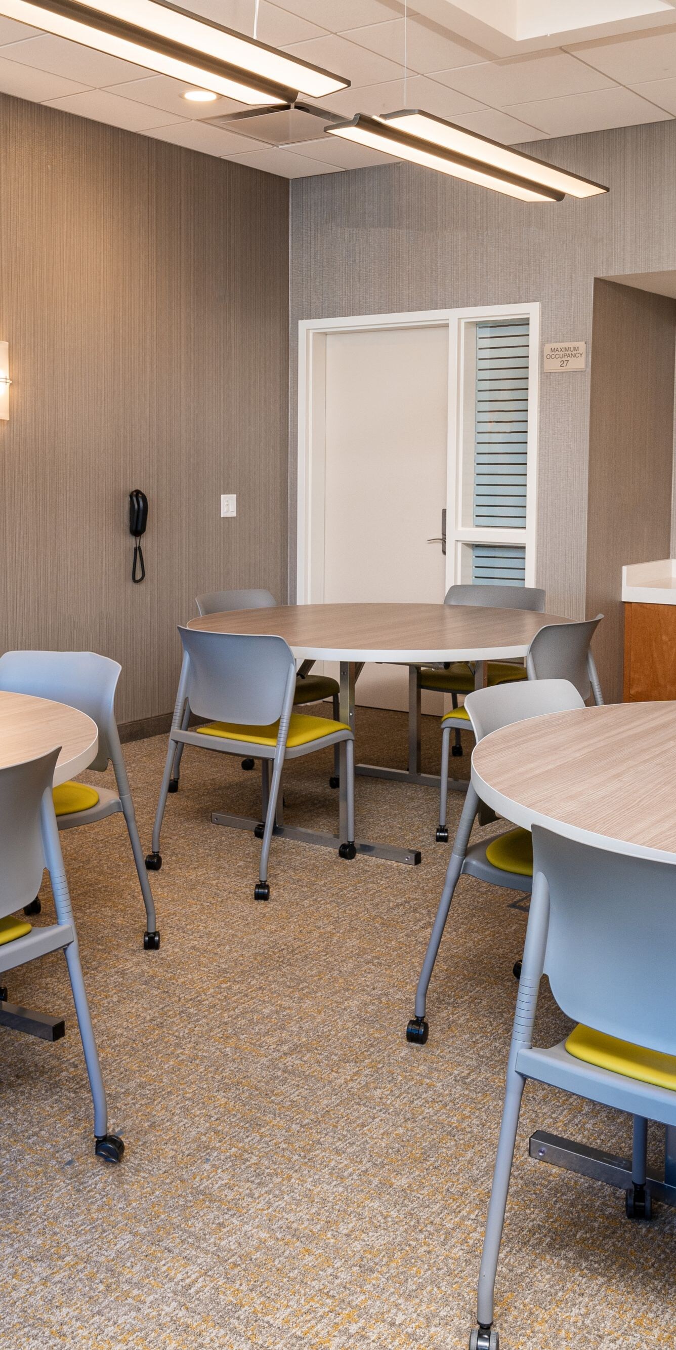 Meeting Room - Rounds Setup