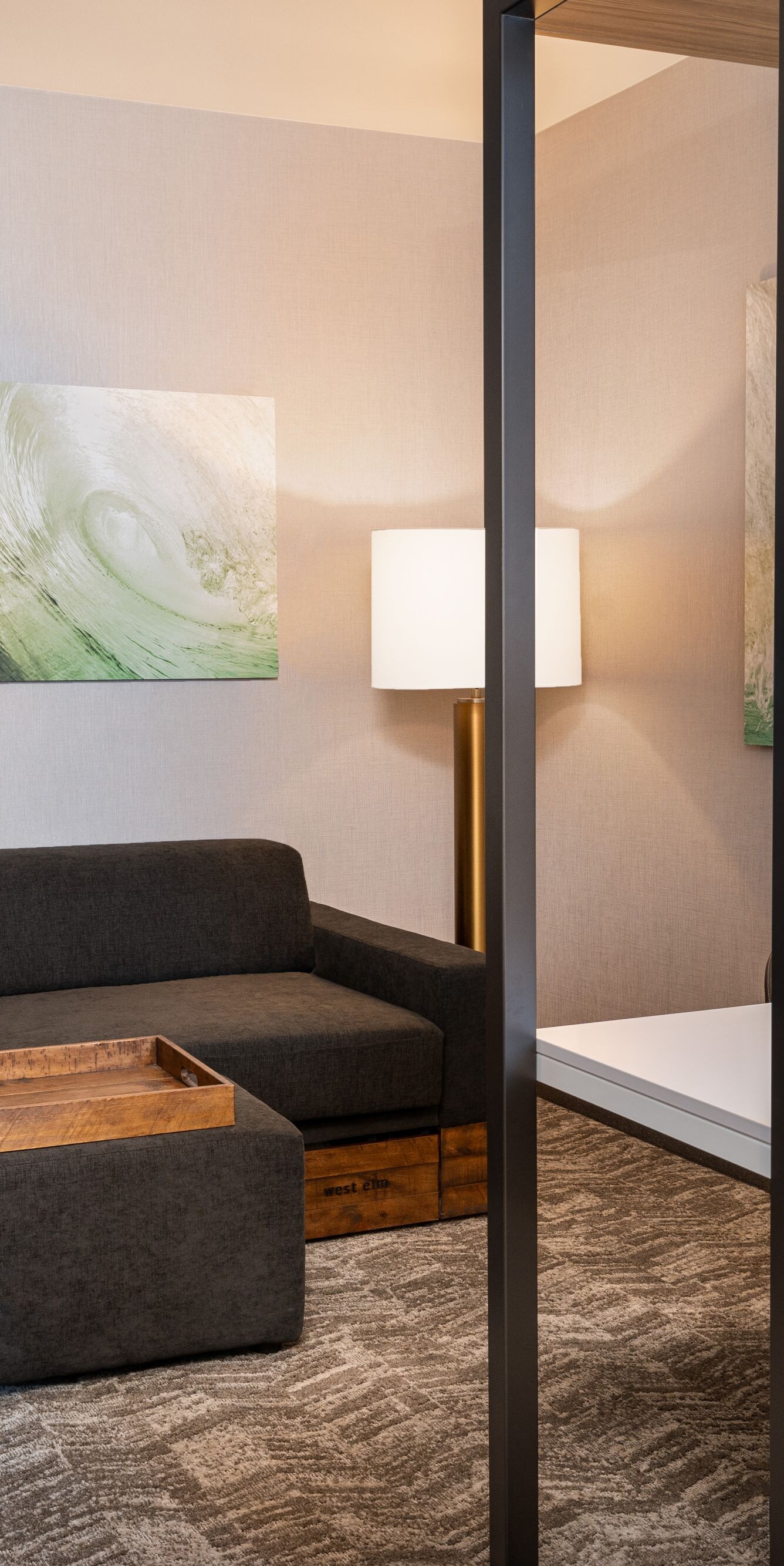 Suite - Sofa & Desk
