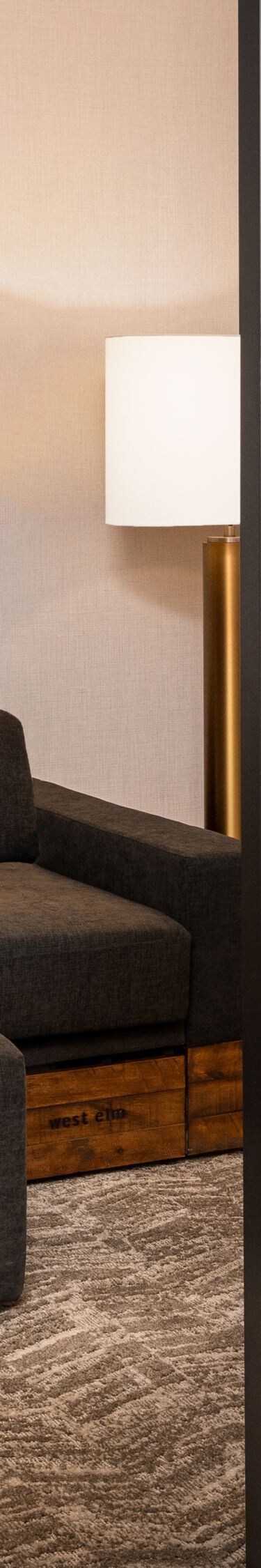 Suite - Sofa & Desk