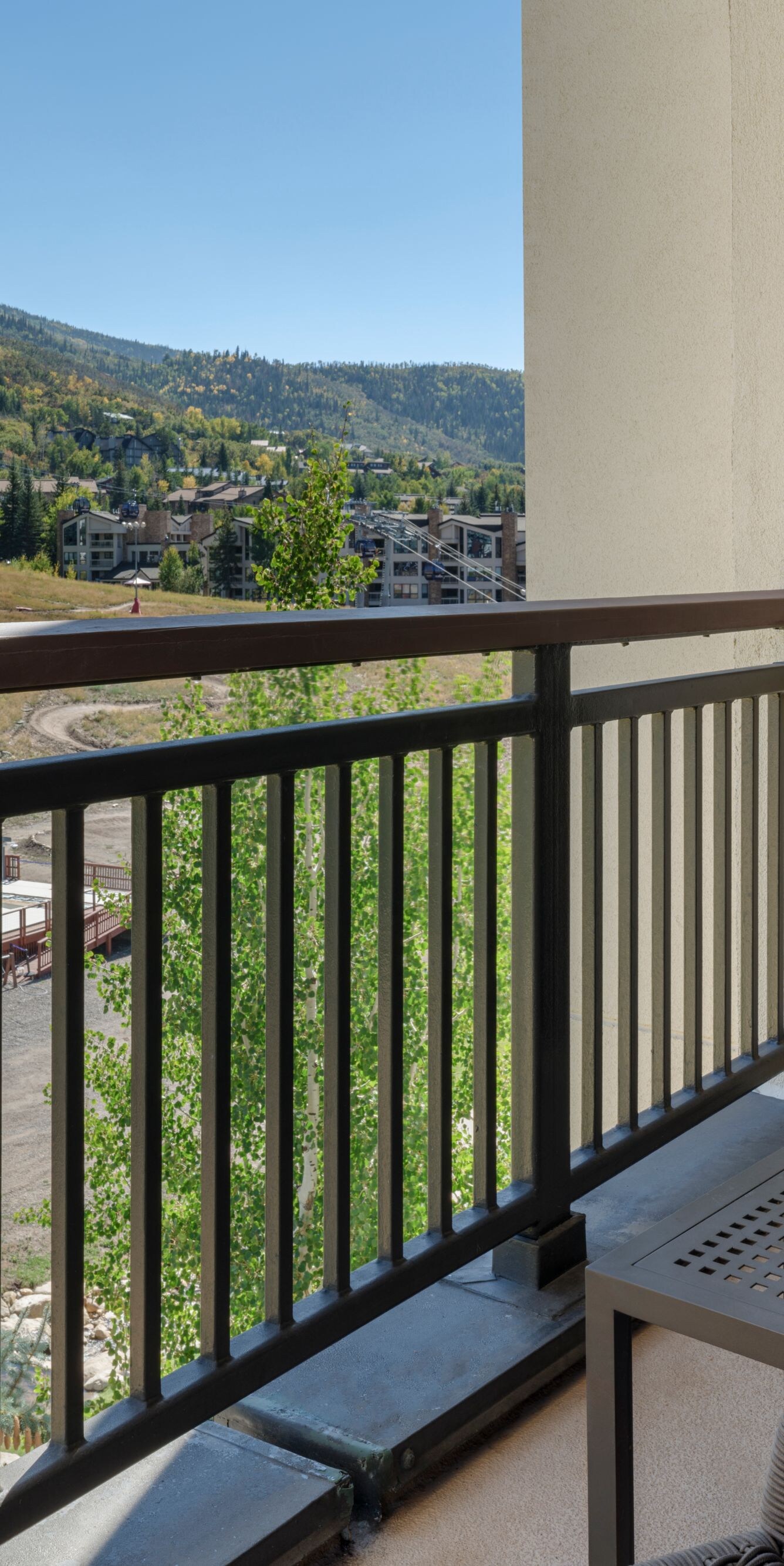 Furnished balcony, view of mountains