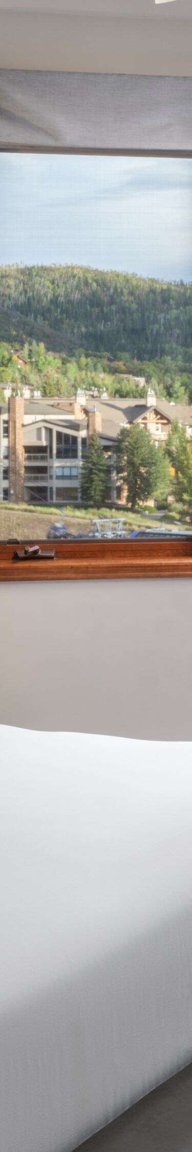 Queen bed, bench, dresser
