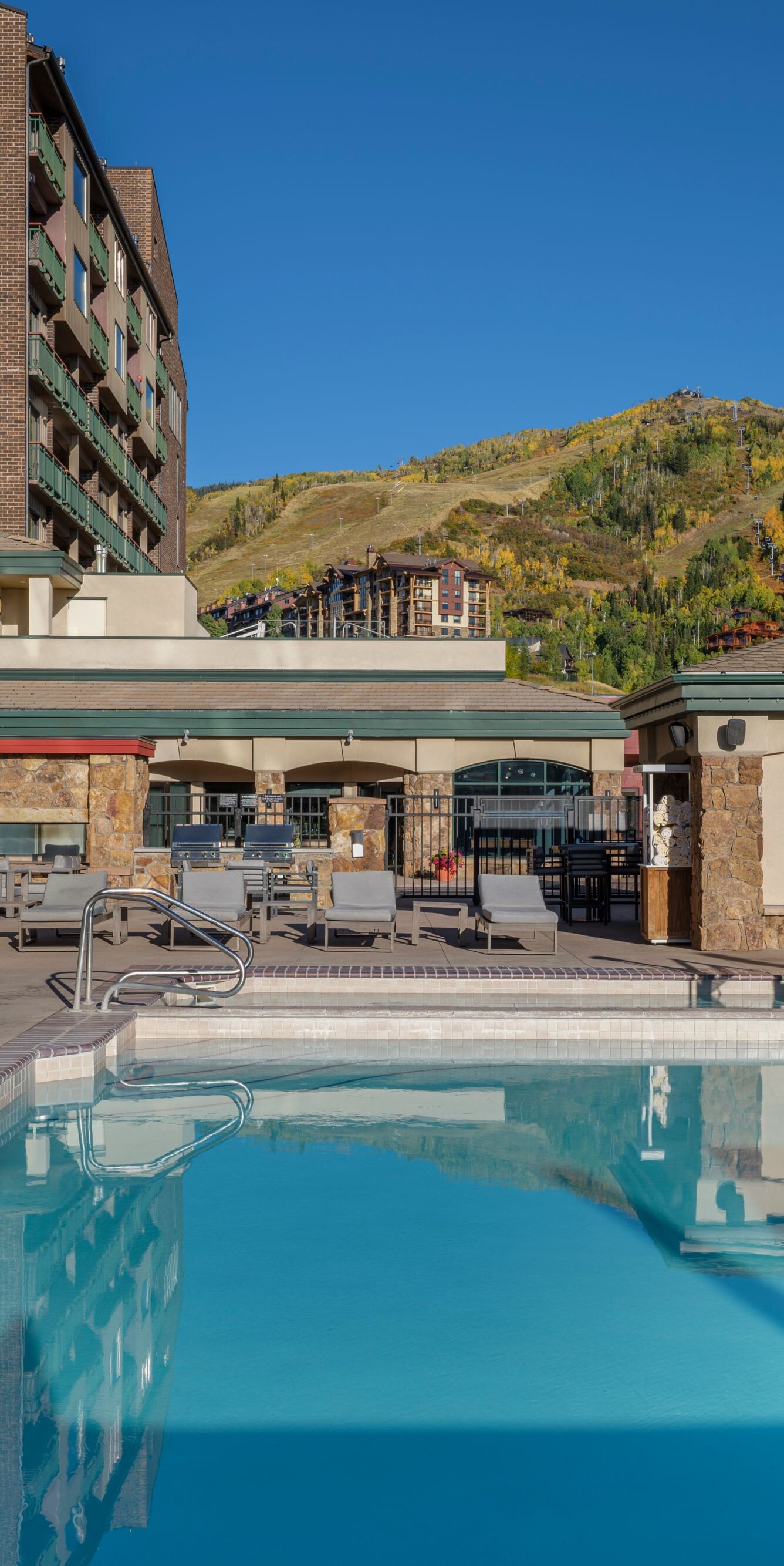 Outdoor pool with loungers, view of mountains
