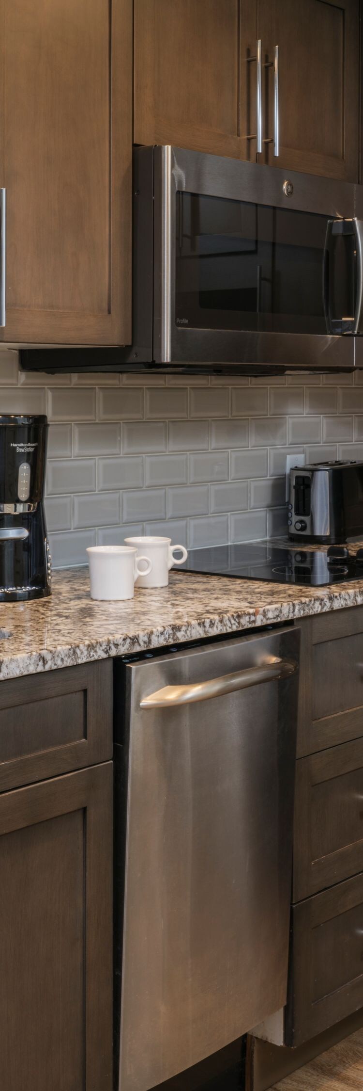 Kitchenette, fridge, cook top, microwave