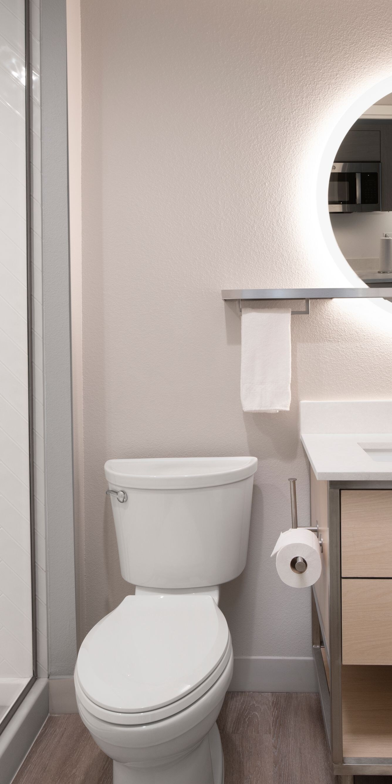 King bathroom with walk-in shower
