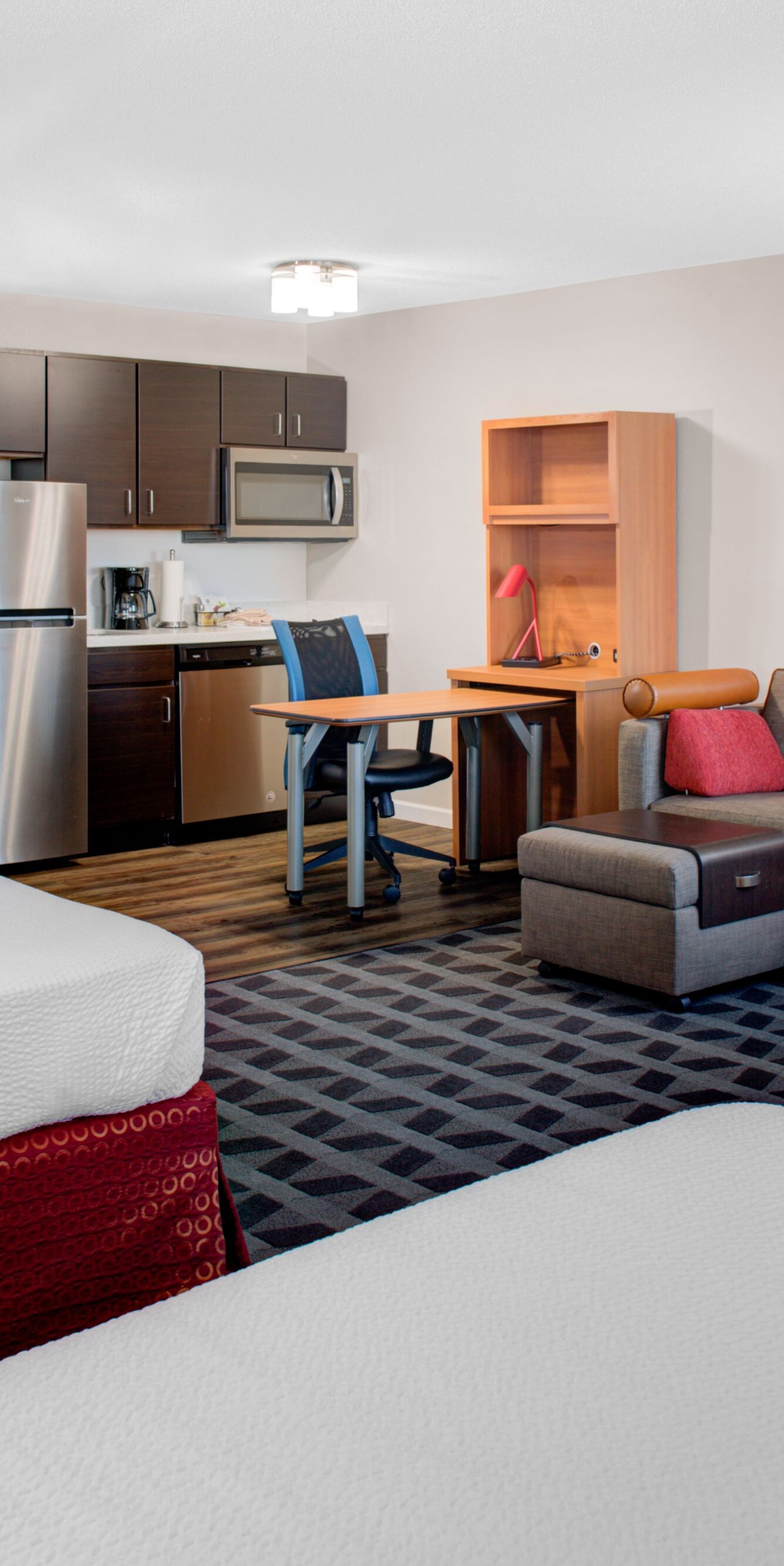 Double Queen Suite Living and Kitchen Area