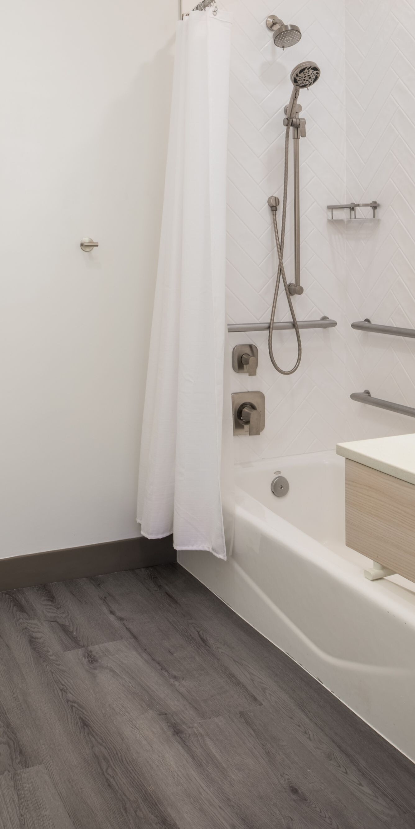 Accessible bathroom with tub and grab bars