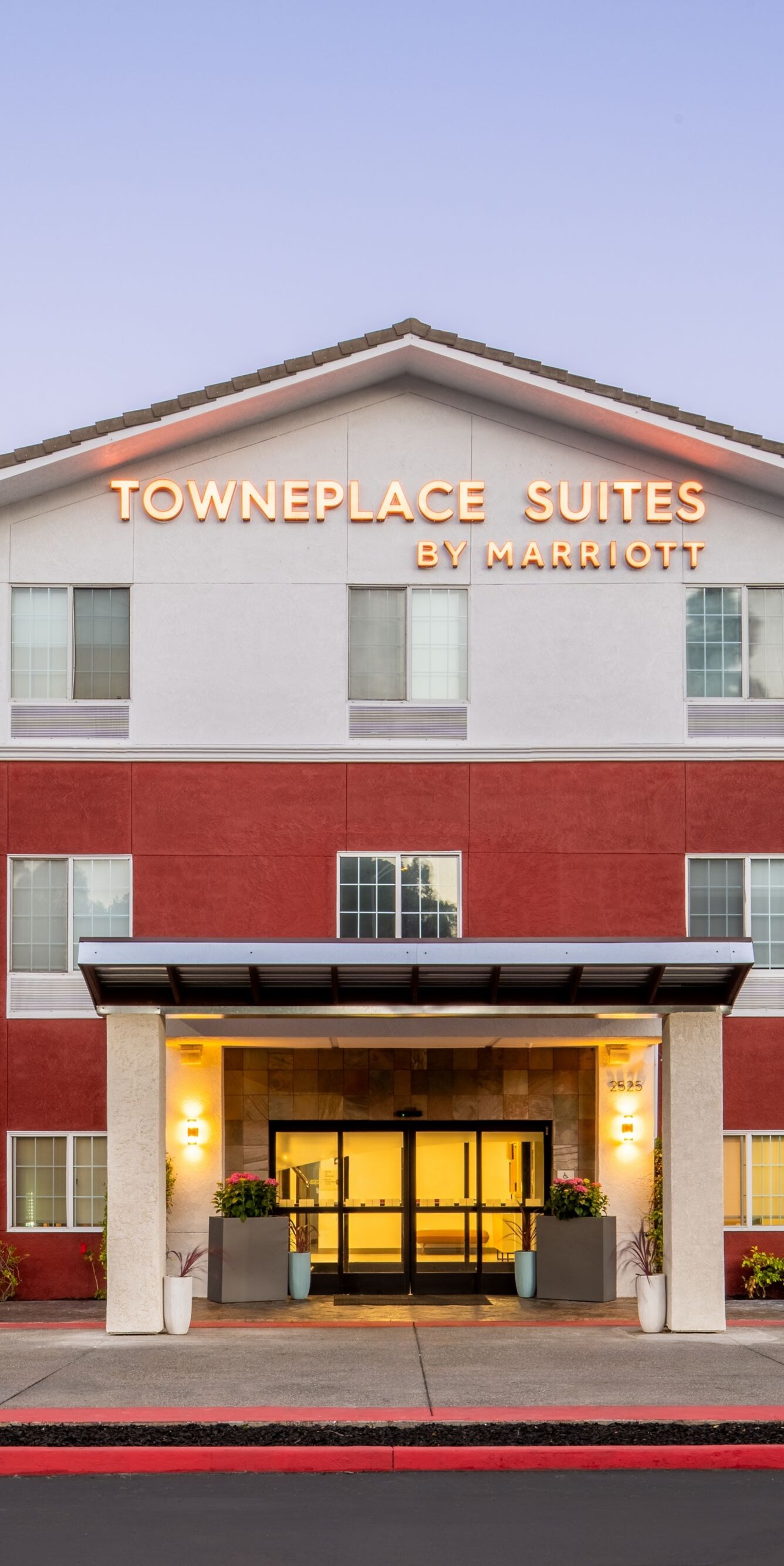 Hotel Entrance featuring sign and porte cochere