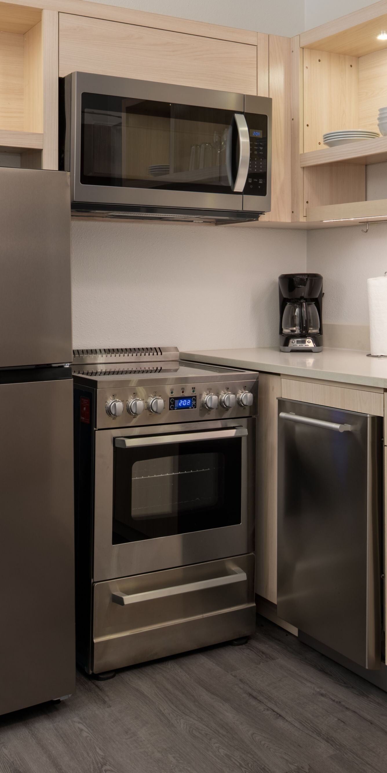 King Bed Suite Kitchenette with oven & dishwasher
