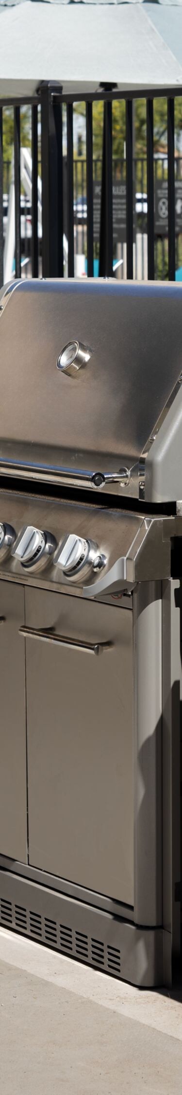 Outdoor barbecue grills