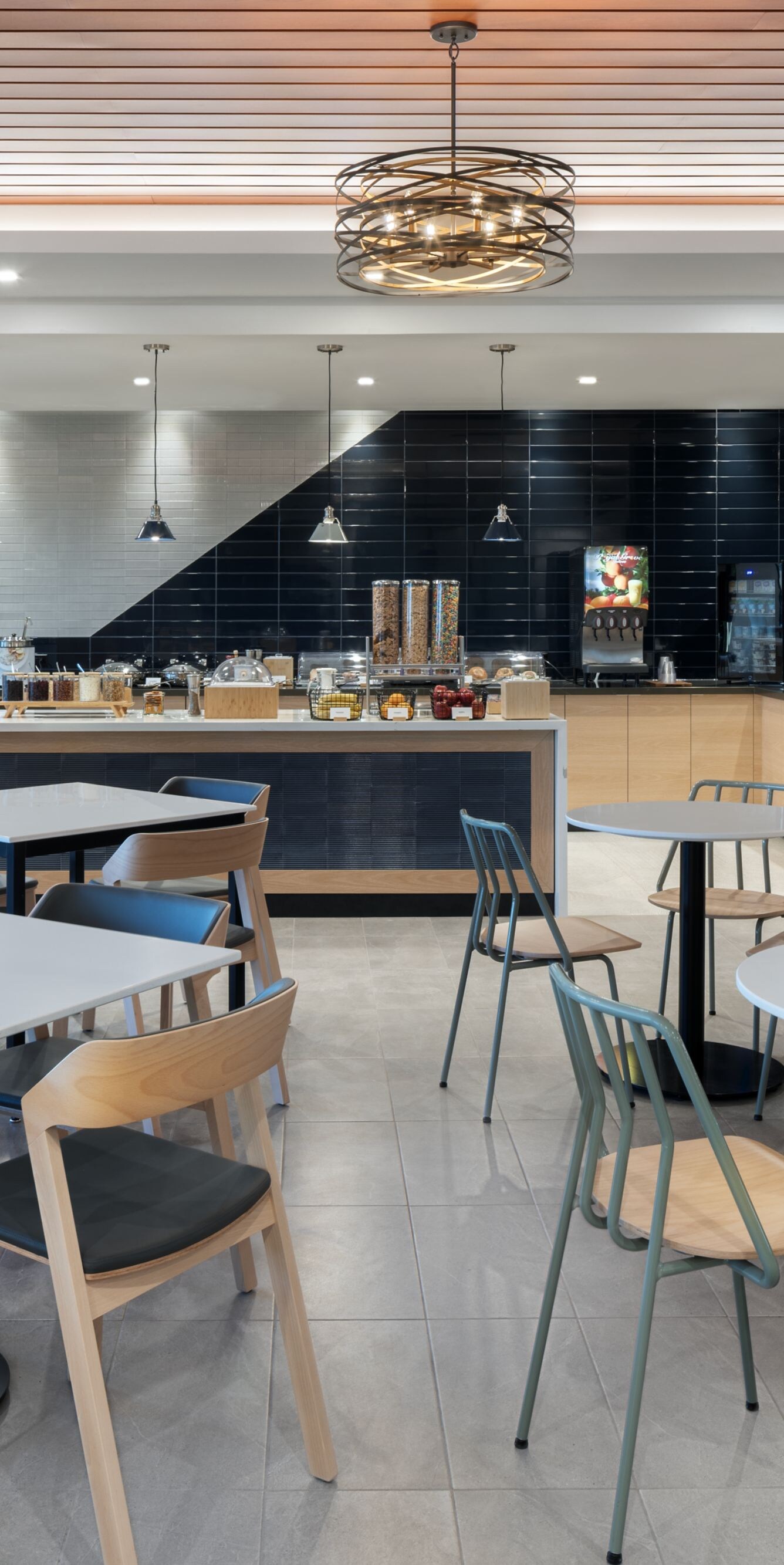 Breakfast area with buffet