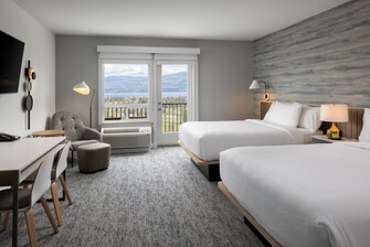 Chambre Studio avec 2 lits queen size, balcon et vue sur le lac