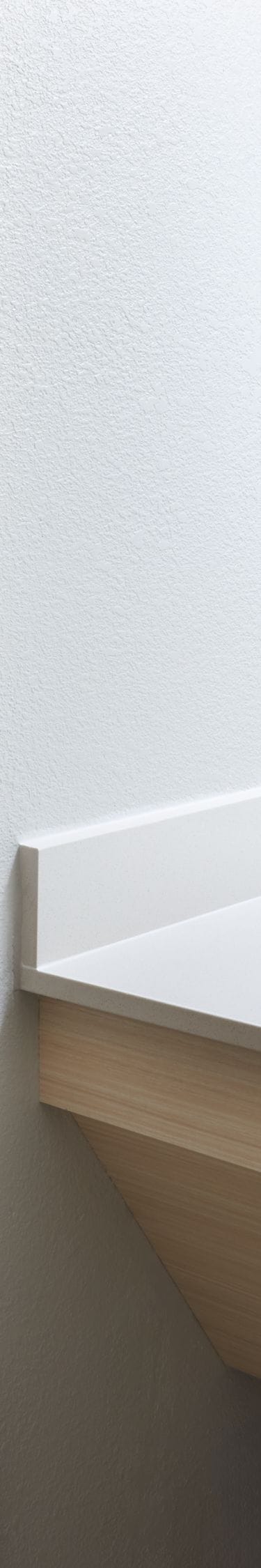 Toilettes, vasque et douche accessible en fauteuil roulant