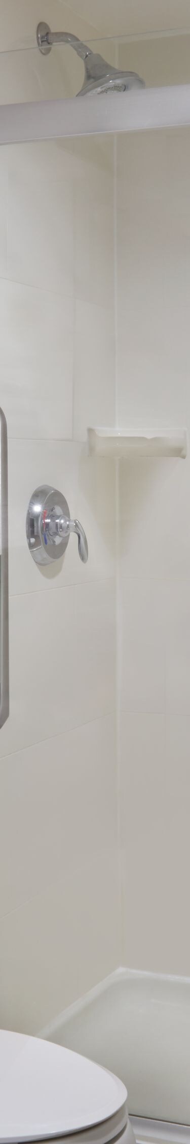 Toilettes, douche et coiffeuse
