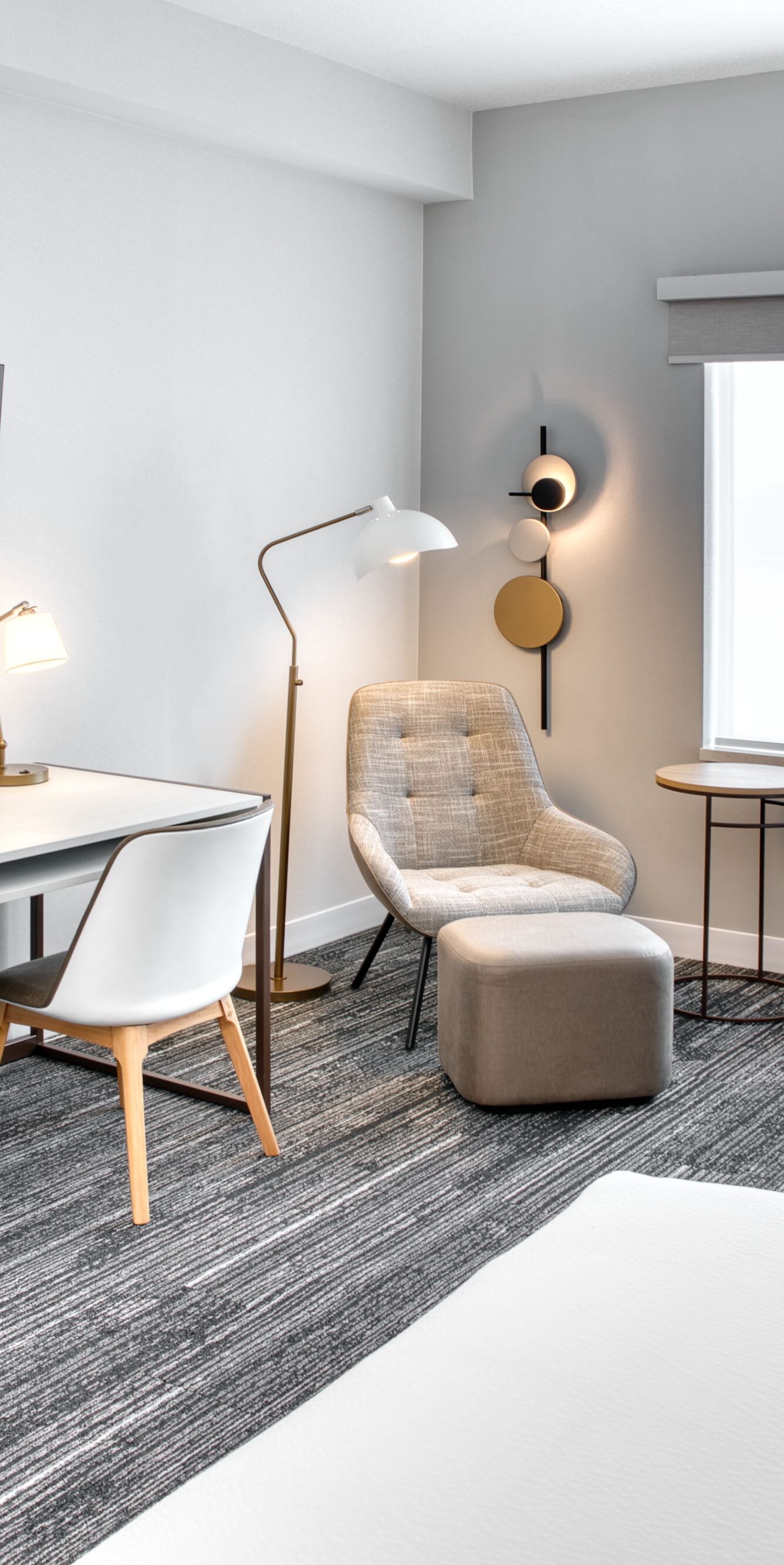 Espace de travail confortable conçu pour le travail ou l'étude.