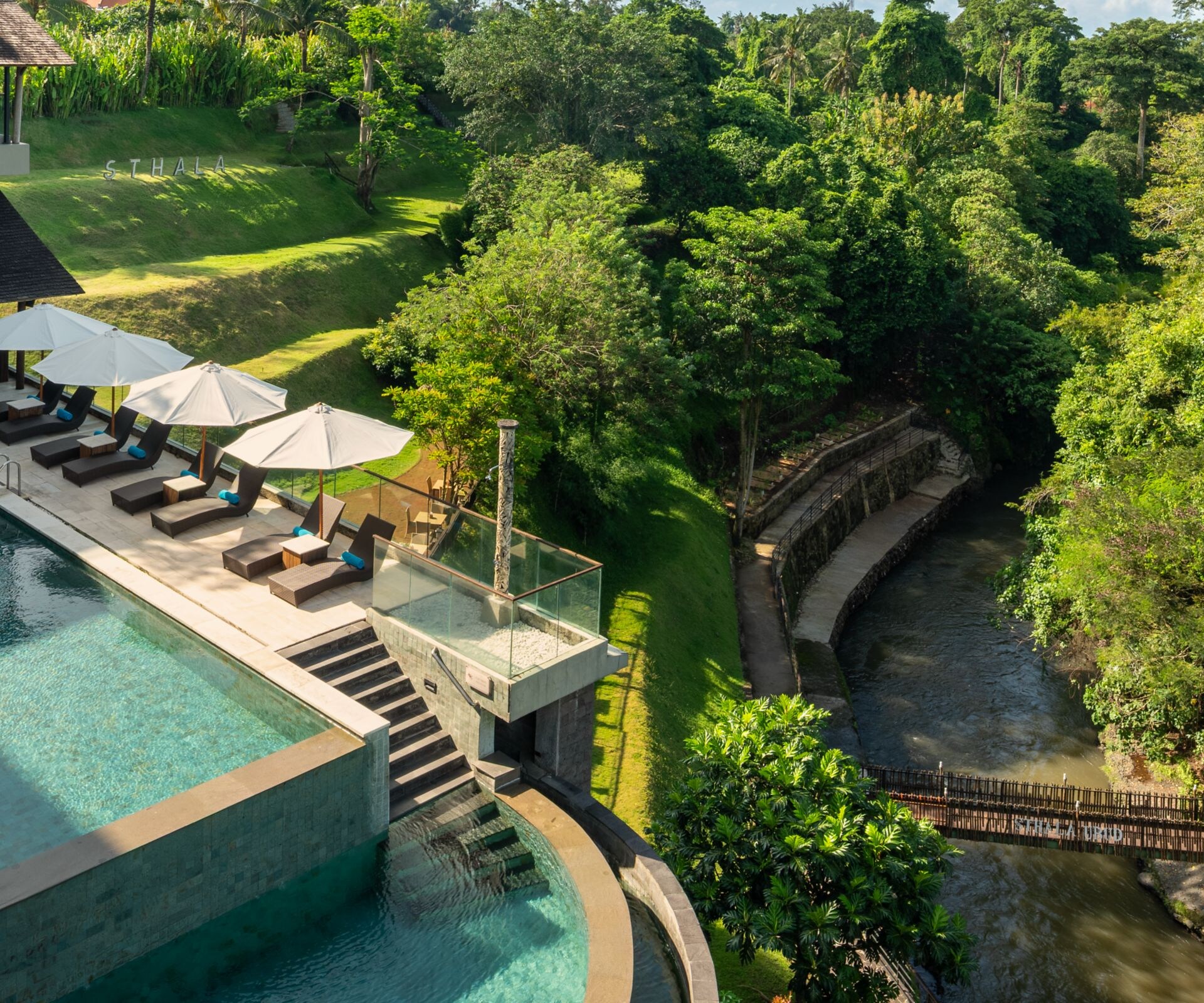 Pemandangan dari Kamar Balkon Deluxe dengan Pemandangan Sungai