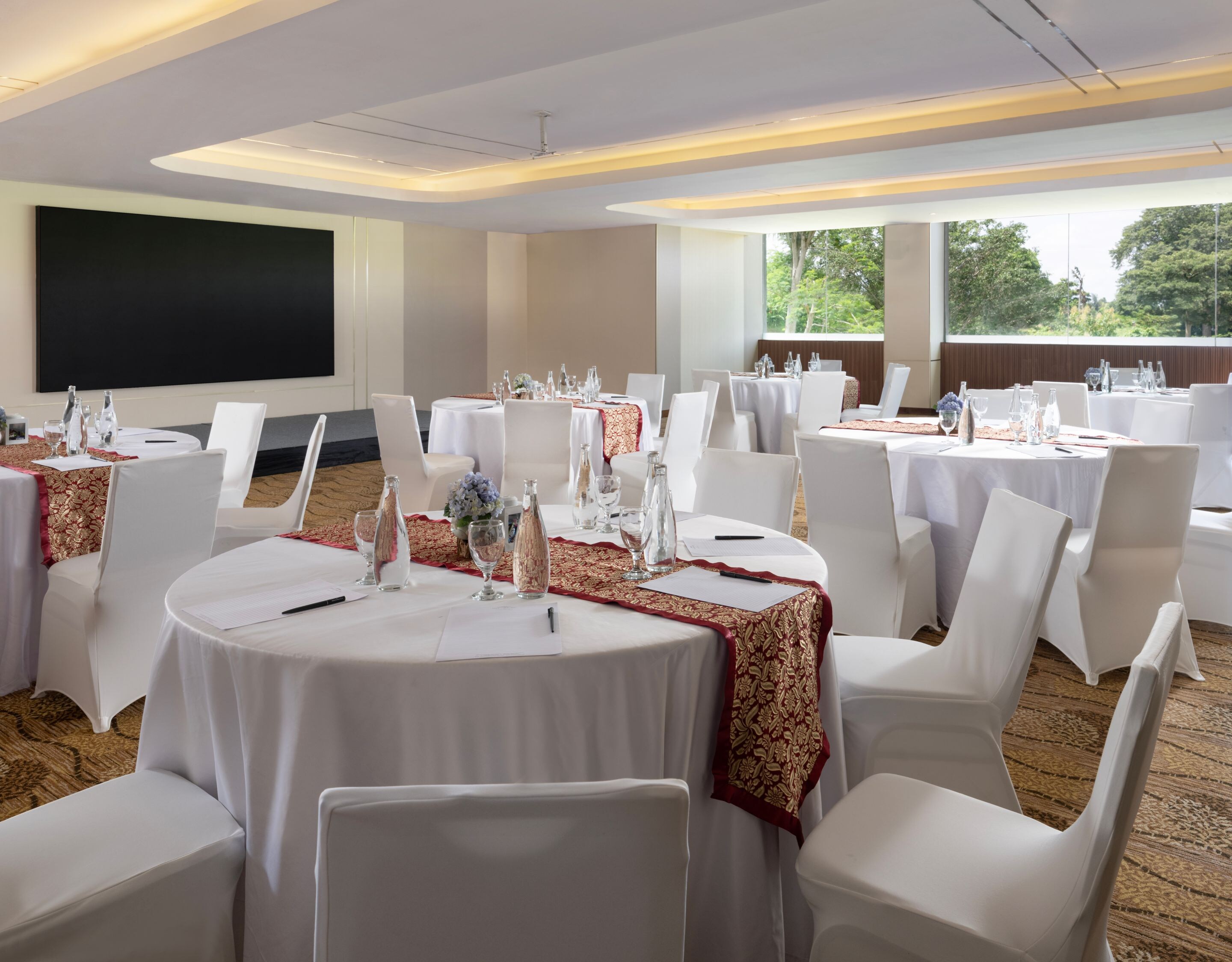 Round table set up at Sthala Room